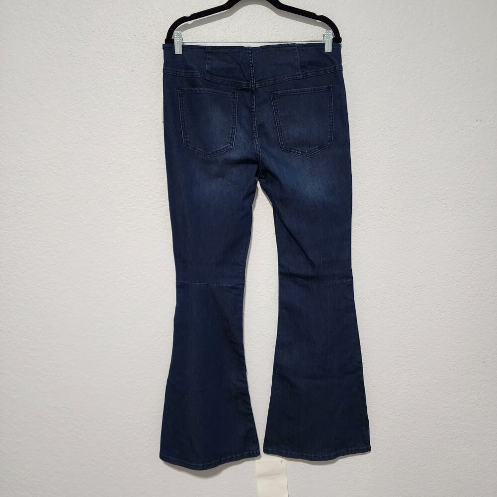 Free People Dark Wash Demin Flare Jeans Pull On Bell Bottom 31 Boho Retro NWT - Picture 2 of 10